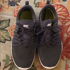 Nike Free in dark gray